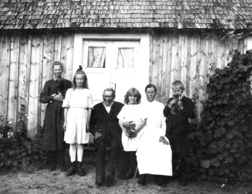 Selma på backen med familj